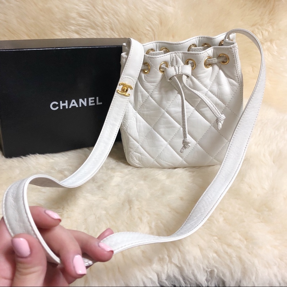❤️CHANEL❤️ WHITE BUCKET BAG - Picture 3 of 15